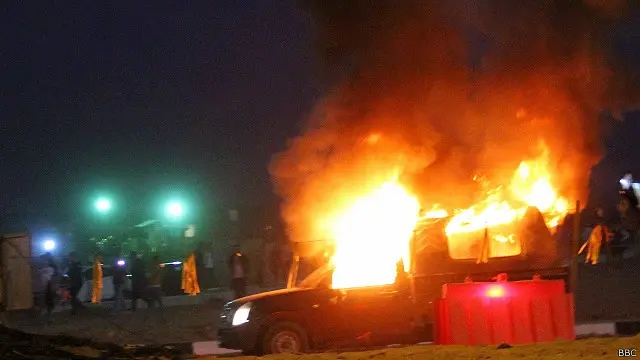 أحرقت سيارة شرطة خلال الاشتباكات