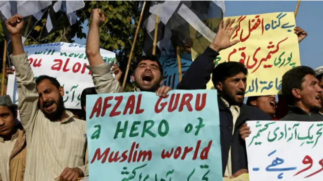 افضل گورو کی پھانسی پر مسلسل کئی دنوں تک احتجاج کیے جاتے رہے