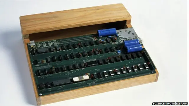 Un ejemplar de la computadora Apple 1, fabricada en 1976, se vendió recientemente por $ 671.000