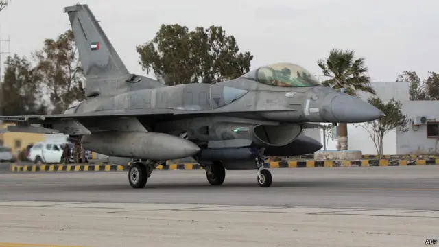 بعض الطائرات الحربية الإماراتية وصلت إلى قاعدرة أردنية للمشاركة في قصف مواقع مسلحي التنظيم.