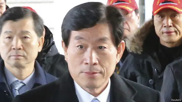 Ông Won Sei-hoon (giữa) từng làm giám đốc NIS cho tới 2013