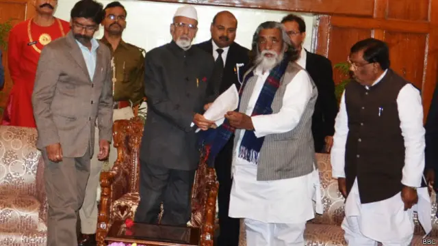 शिबू सोरेन, हेमंत सोरेन, राज्यपाल डॉ. सैयद अहमद