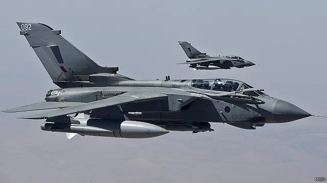 يشن التحالف غارات جوية في سوريا والعراق