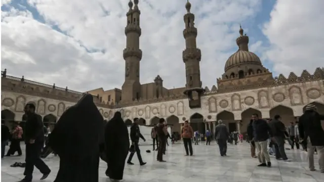 Al-Azhar menyerukan kelompok militan IS untuk disalibkan.