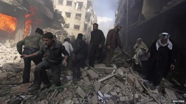 Quang cảnh do pháo kích mà người ta cho rằng của lực lượng chính phủ Syria tại ngoại ô Damascus of Douma (9/02/2015)