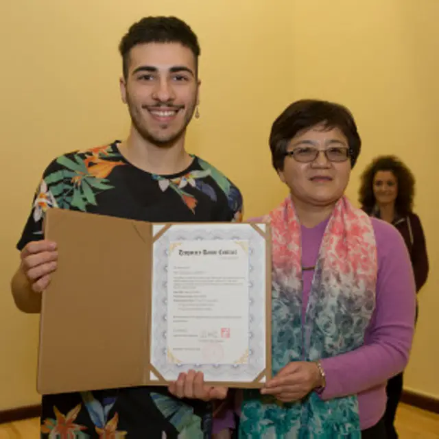 意大利的男生Giuseppe Laurenza