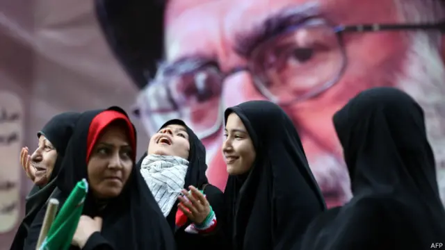 Phụ nữ trẻ tại Iran