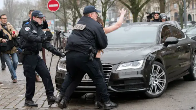 Доминик Стросс-Кан прибывает в суд Лилля