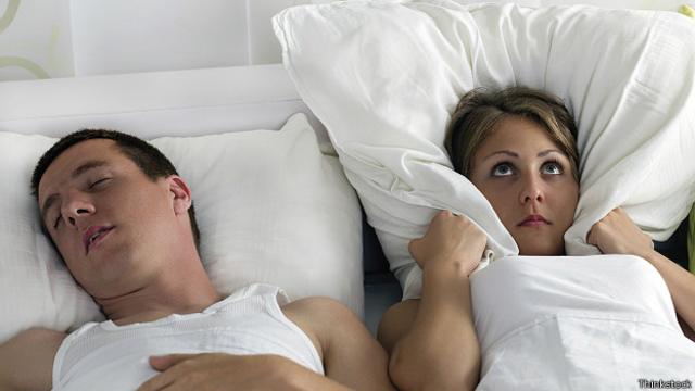 Любительское порно: Спящую с боку
