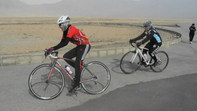 ان کی ٹیم نے علاقائی مقابلوں میں حصہ لیا ہے اور بنگلادیش اور پاکستان کے خلاف جیتے بھی ہیں