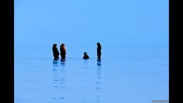 2008 йилда олинган мана бу сурат "Сувнинг сояси" деб номланади.