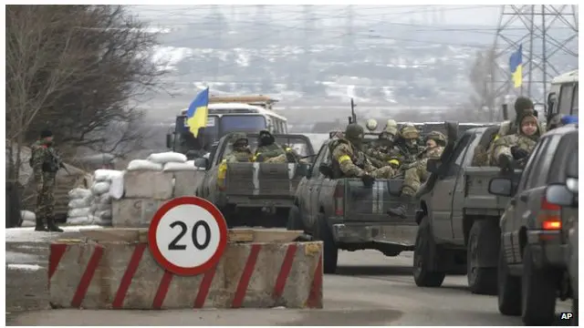 在乌克兰、俄国、法国和德国领导人举行和平谈判的前夕，乌克兰政府和亲俄叛军在乌克兰东部的战斗越打越激烈。