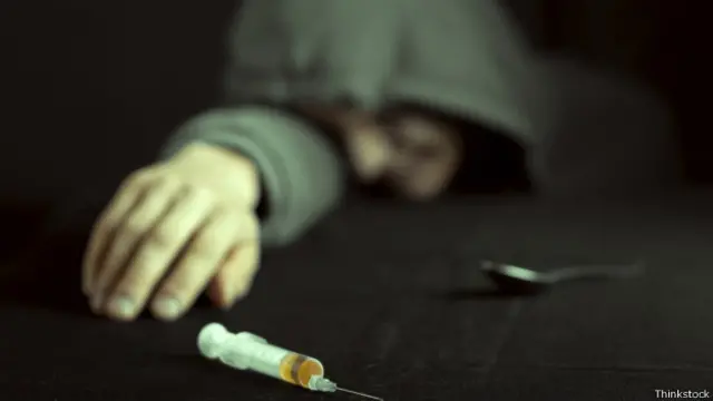 یافتن راه حل فوری برای رفع مشکلات با کمک مواد، ممکن است آن را تبدیل به یک رویه دائمی کند