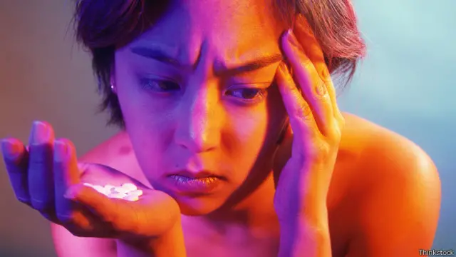 عدهای بجای درمان اضطراب یا افسردگی به سوئ مصرف مواد روی میآورند