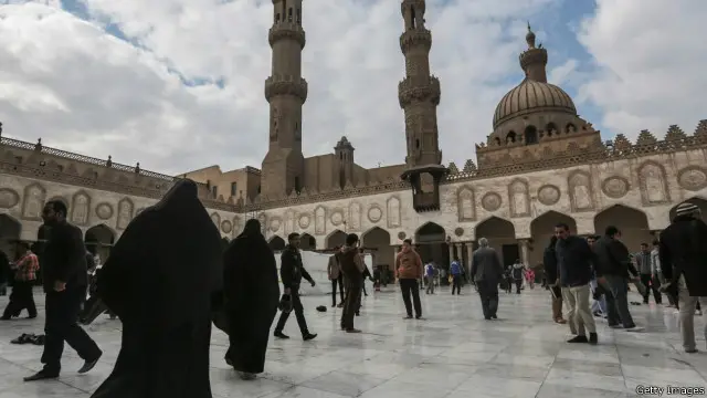 د مصر الازهر پوهنتون د اسلامي نړۍ تر ټولو لوی او مشهور پوهنتون دی