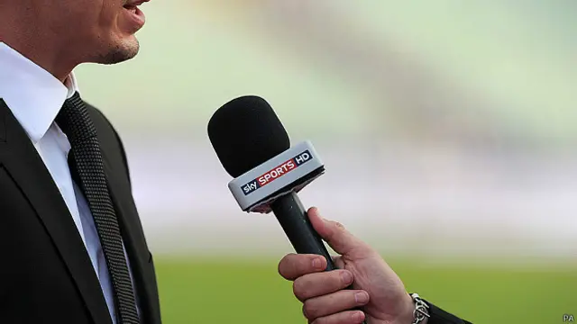 La presencia de Sky fue crucial para el nacimiento de la Liga Premier en 1992 y desde entonces ha sido la "casa del fútbol" en Reino Unido.