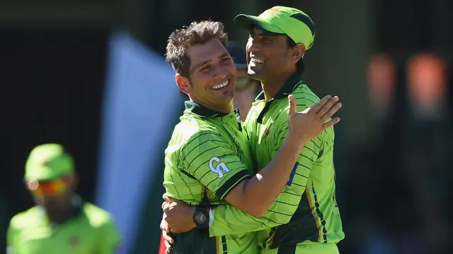 یاسر شاہ نے ایک ہی اوور میں دو وکٹیں لیں