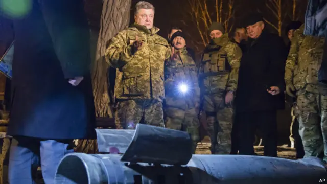 رئیسجمهوری اوکراین میگوید آماده است تا در صورت شکست مذاکرات، در کشور حکومت نظامی اعلام کند