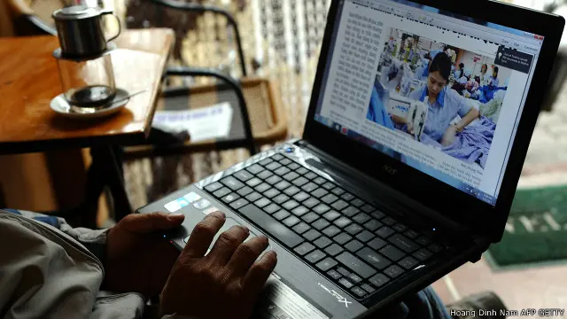 Internet mở ra cánh cửa mới để công chúng có thể tiếp cận thông tin đa chiều với tốc độ truy cập cao hơn trước đây.