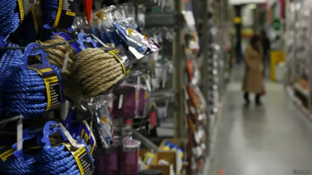 У зв'язку з виходом фільму в прокат магазини B & Q отримали рекомендацію збільшити запаси мотузки, дротів і клейкої стрічки