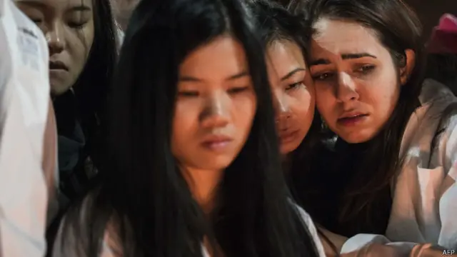 د پولیسو په وینا جنازې کې نژدې ۵۵۰۰ کسانو ګډون کړی و.
