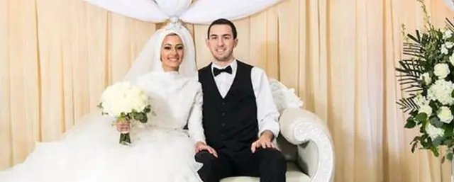 واشنګټن پوست لیکلي ډاکټر ضیاء برکات د سوري کډوالو د غاښونو د روغتیا لپاره د ''مسواک بنسټ'' تر چتر لاندې پیسې راټولولې او د استوګنې په خپله سیمه کې یې داوطلبانه کار کاوه.‌
