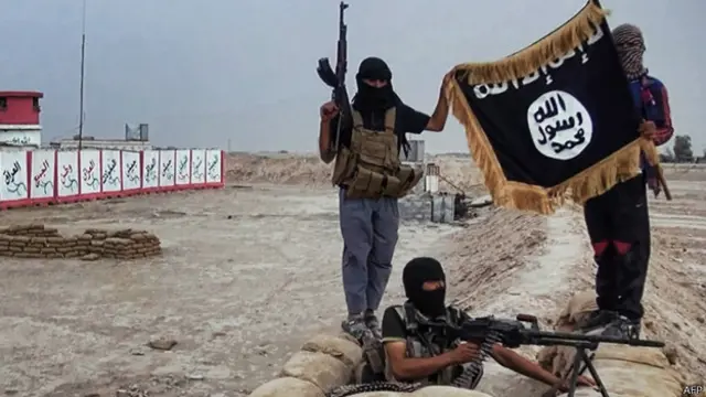 ذكرت المصادر الأمنية أن السيارة المفخخة كان يقودها انتحاري ينتمي لتنظيم الدولة الإسلامية