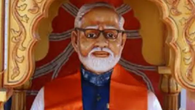 गुजरात के राजकोट में लगी नरेंद्र मोदी की प्रतिमा