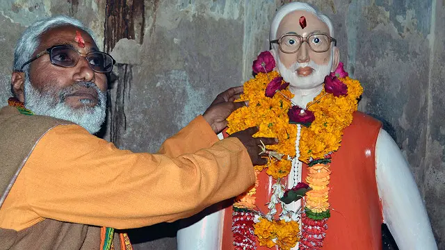 नमो नमो मंदिर में स्थापित नरेंद्र मोदी की प्रतिमा 