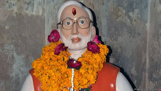 नमो नमो मंदिर में स्थापित नरेंद्र मोदी की प्रतिमा