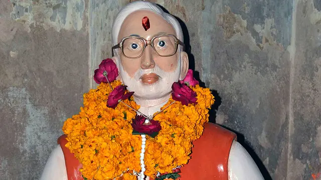 این معبد که مجسمهای از آقای مودی در آن قرار داده شده است، قرار بود روز یکشنبه (۱۵ فوریه) در روستای "کوتاریا" در ایالت گوجرات افتتاح شود