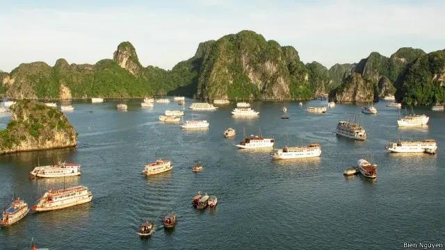 Tour trên Vịnh Hạ Long đang rất ăn khách tại Việt Nam