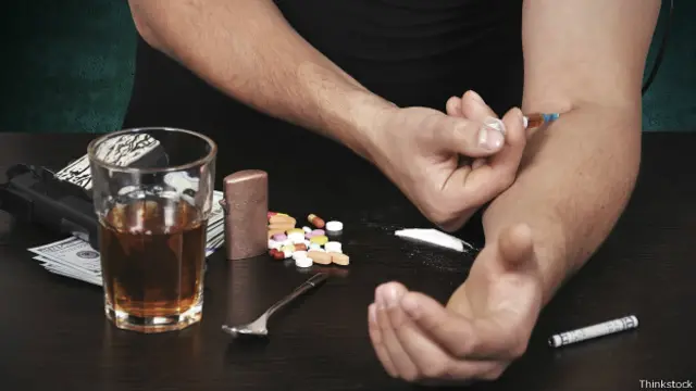 امروزه بیش از هر زمان دیگر، مواد مختلفی وجود دارند که باعث آسیب به جسم و روان و یا بروز علائم وابستگی می شوند