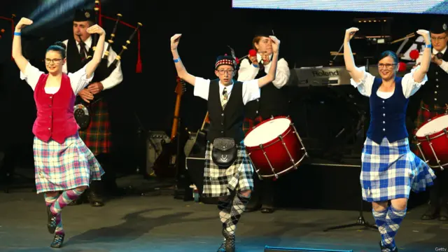 سٹی آف میلبرن کے ہائی لینڈ پائپ بینڈ نے مائر میوزک بول میں ہونے والی افتتاحی تقریب میں اپنے فن کا مظاہرہ کیا۔