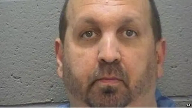 46 yaşındaki Craig Stephen Hicks üç kişiyi öldürdüğü iddiasıyla gözaltına alındı