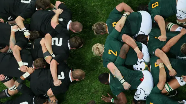 El contacto físico es inevitables en los partidos de rugby. 