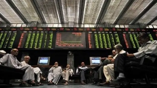 ’مقامی خریدار ڈرا ہوا ہے اور بیرونی سرمایہ کار روپے کی گرتی قدر کی وجہ سے اپنا سرمایہ نکالے گا‘