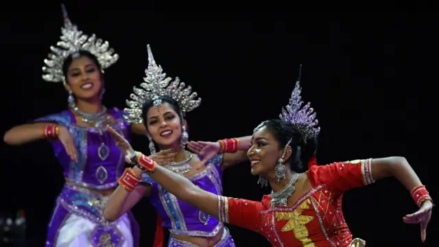 له ۱۹۹۲ کال را وروسته، په تېرو ۲۳ کلونو کې دا لومړی ځل دی چې استرالیا او نیوزیلنډ په ګډه د کرېکټ د نړیوال جام کوربتوب کوي.