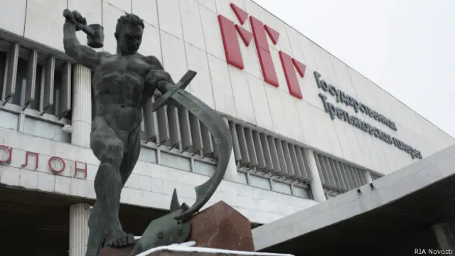 здание на Крымском валу