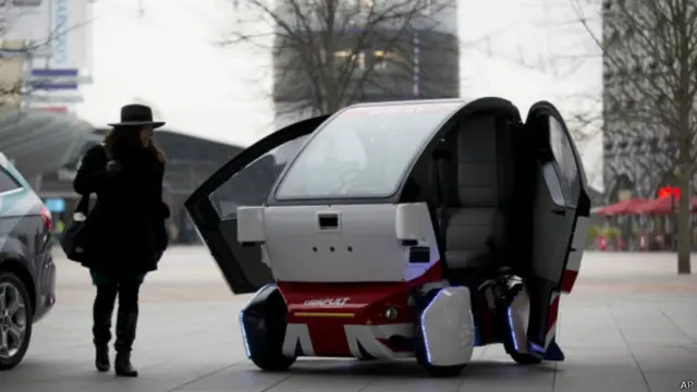 Prototipe mobil tanpa supir diperkenalkan dalam pameran teknologi di London.