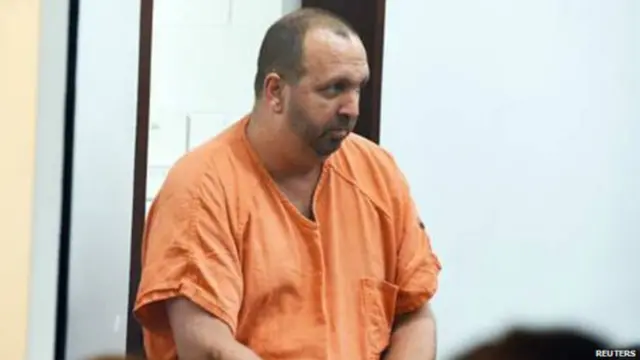 46 yaşındaki Craig Stephen Hicks üç kişiyi öldürdüğü iddiasıyla gözaltına alındı