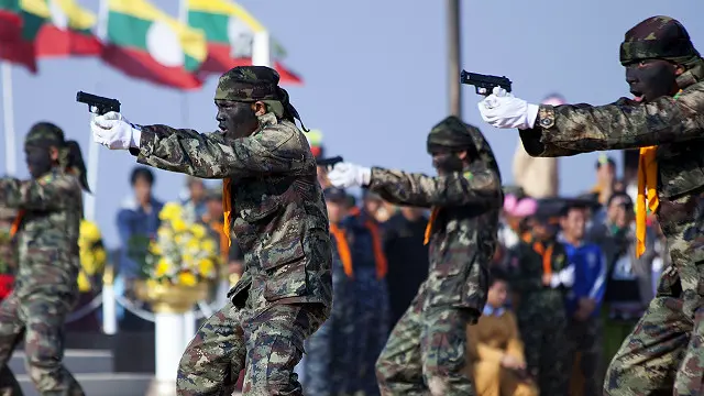 یہ لڑائی ایک ایسے وقت میں ہوئی ہے جب حکومت باغیوں کے ساتھ امن معاہدہ کرنا چاہ رہی ہے