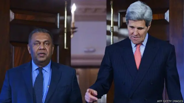 ශ්රී ලංකාවට 'දීප්තිමත් මොහොතක්': ජෝන් කෙරී. එක්සත් ජනපදය තවදුරටත් 'තර්ජනයක් නොවේ': මංගල සමරවීර.