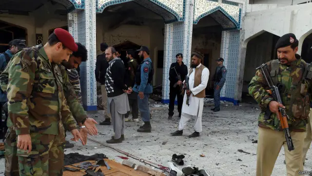 حیات آباد میں امامیہ مسجد پر رواں برس 13 فروری کو اس وقت حملہ کیا گیا تھا جب لوگ نمازِ جمعہ ادا کر رہے تھے