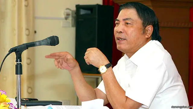 Ông Nguyễn Bá Thanh, cố Bí thư Đà Nẵng cũng từng công bố điện thoại, địa chỉ email cá nhân khi mới nhậm chức vụ này, theo nhà bình luận.