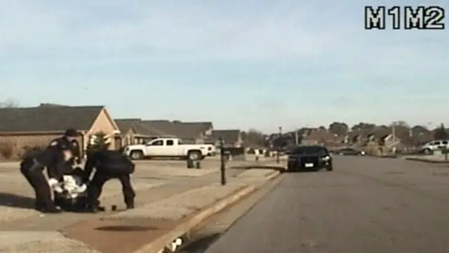 واقعے کی پولیس موبائل میں موجود ویڈیو کیمرے میں فوٹیج موجود ہے