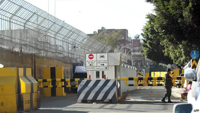 یمن کې ډېری لوېدیځو او عربي هېوادونو خپل سفارتونه وتړل