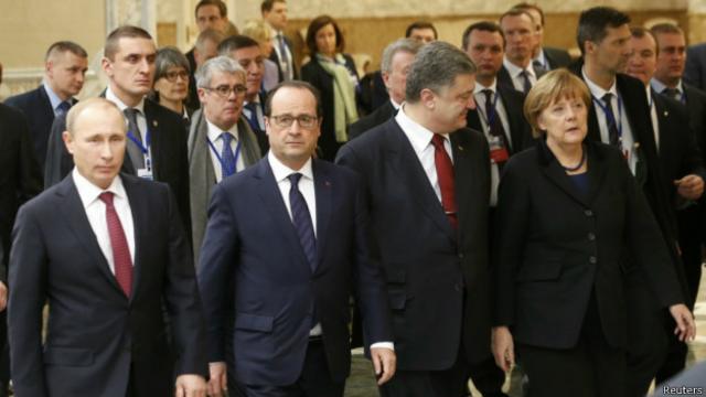 Слева направо: Владимир Путин, Франсуа Олланд, Петр Порошенко и Ангела Меркель в Минске 12 февраля 2014 г.
