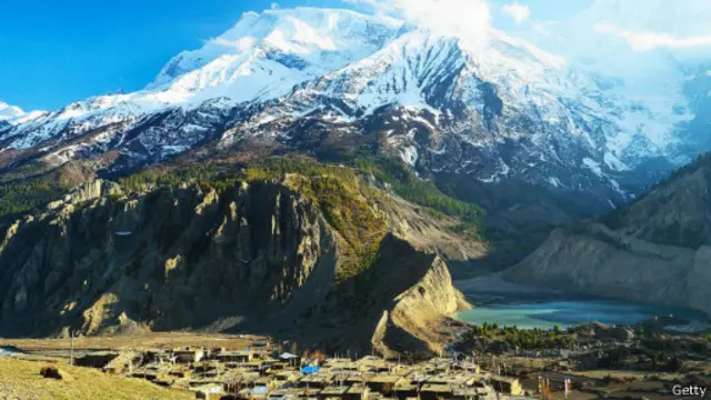 يمر طريق بريتفي هاي واي بمحاذاة قمة جبل أنابورا