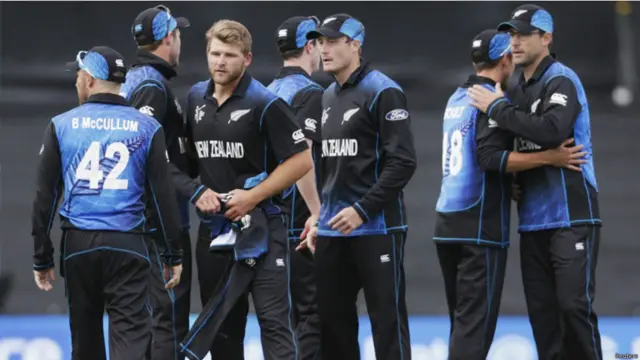 نیوزی لینڈ کے کوری اینڈرسن اس میچ کے مردِ میدان رہے اور جہاں انھوں نے جارحانہ 75 رنز بنائے وہیں دو وکٹیں بھی لیں۔